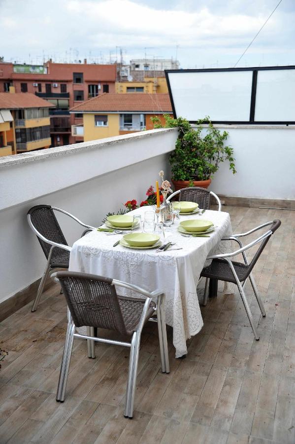 Apartamento Attico Luminoso Terrazza Metro A Aria Cond Wifi Roma Exterior foto