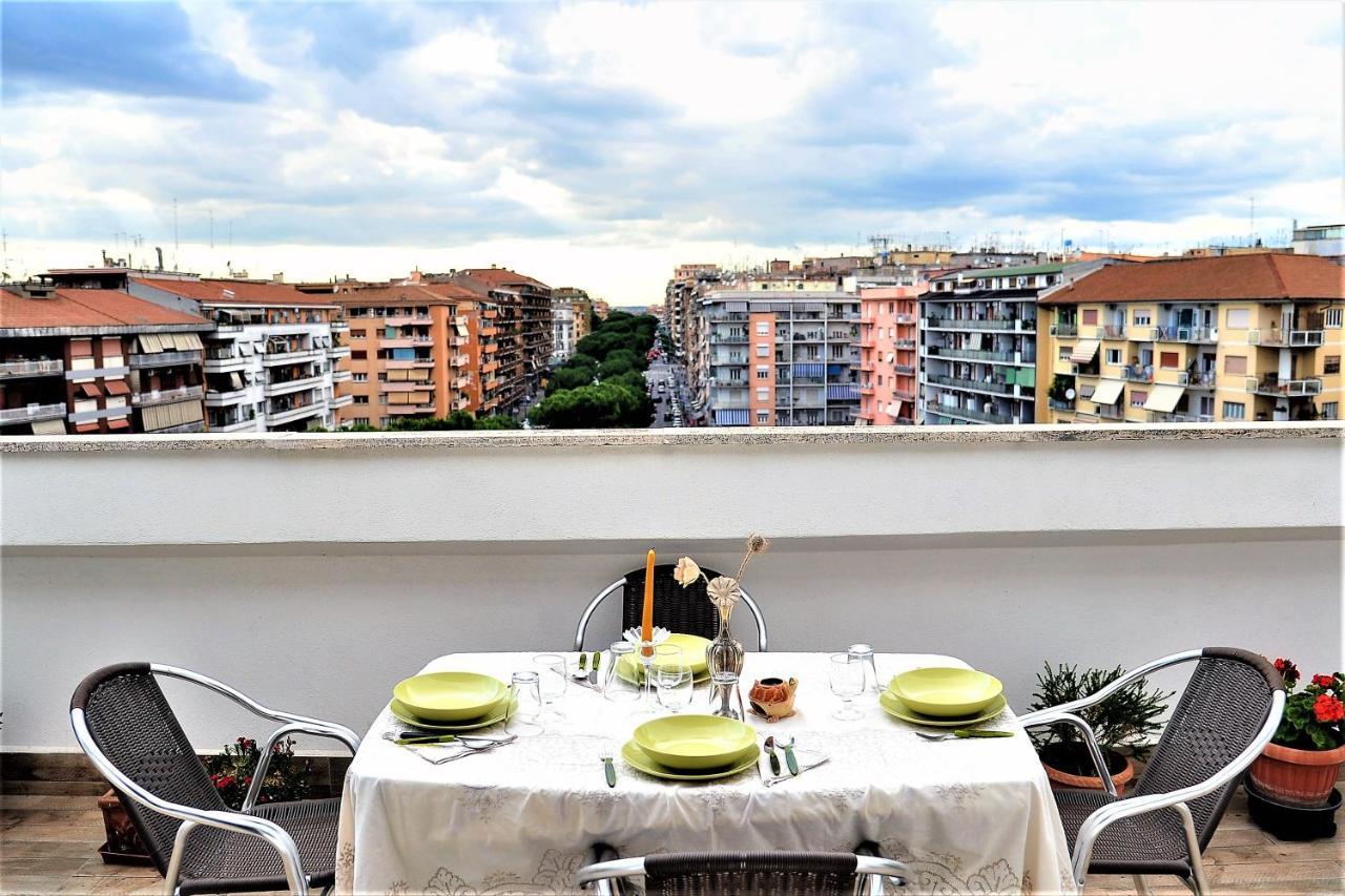 Apartamento Attico Luminoso Terrazza Metro A Aria Cond Wifi Roma Exterior foto